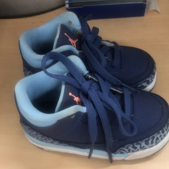 Nike’s - Picture 2 of 2